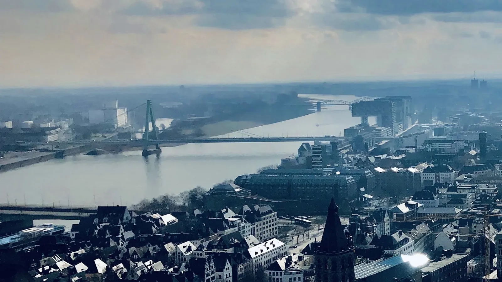 Köln am Rhein — Blick über die Domstadt