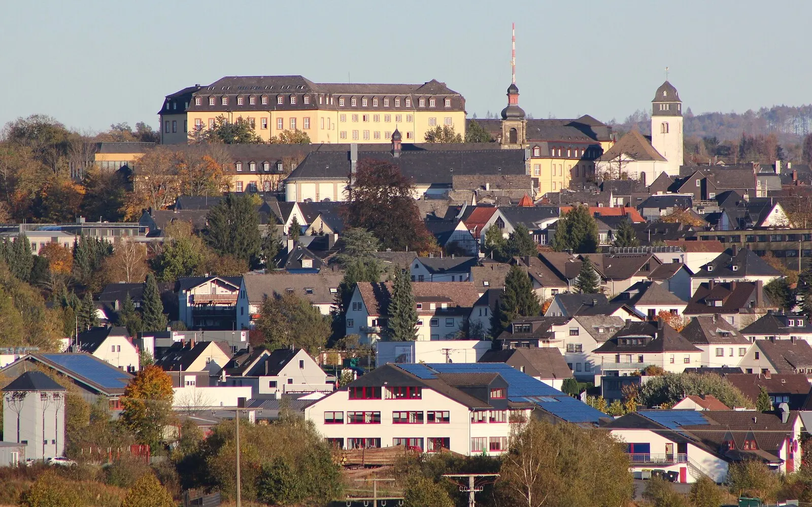 Hachenburg im Westerwald — Stadtpanorama mit Residenzschloss